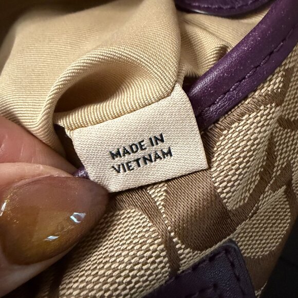 Coach Signature Bag - Picture 7 of 11